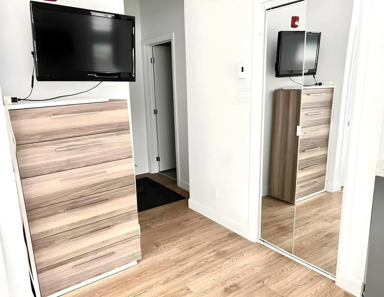 Apartment Urban Studio On Bishop Hot Spot Dtown Mtl Zz6 Montreal